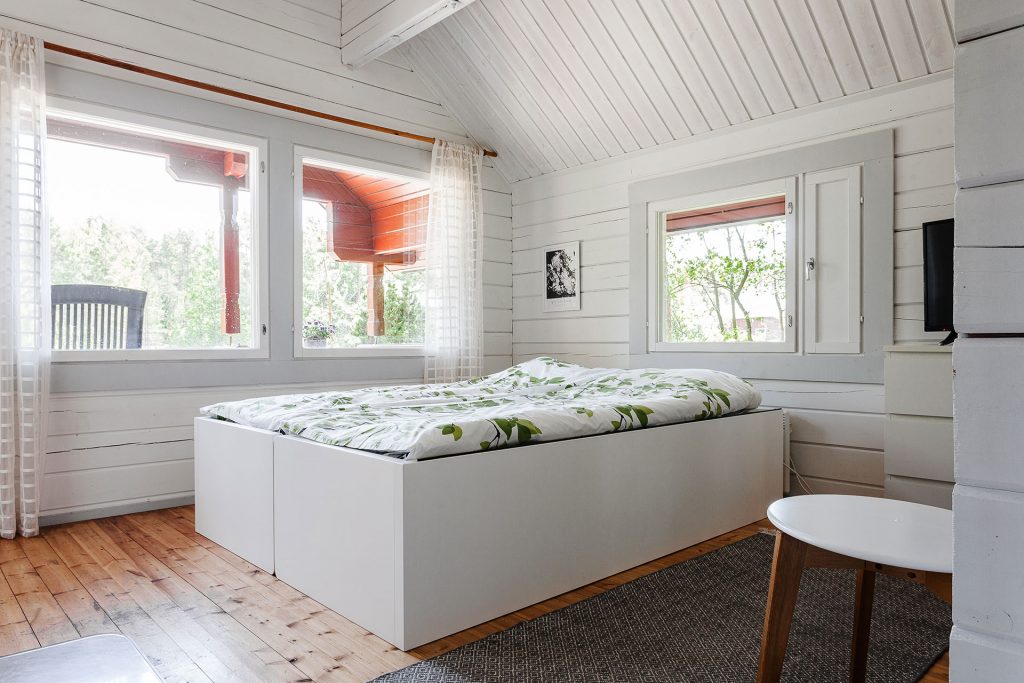 Tablebed as a bed in Tamminiemi Cottage
